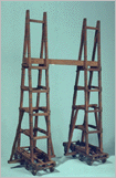 Modello di ponte di scarico per il trasporto delle terre con vagoni. Ponte di servizio scorrevole.