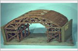 Modello di centina per ponte obliquo con quattro incavallature (armatura fissa)