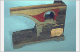 Modello della spalla di una grande arcata stabilita su roccia e con un passaggio nella spalla stessa 