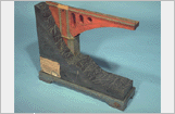 Modello di una grande arcata e della sua spalla in roccia - Alleggerimento dei timpani mediante fori